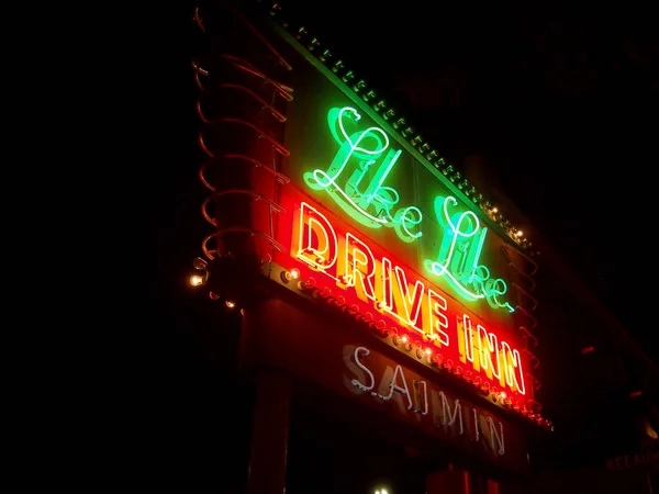 Mi piace Drive Inn Saimin Neon segno — Foto Stock