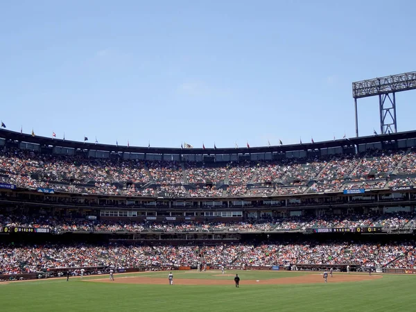 Jogo de beisebol em ação no Att Park — Fotografia de Stock