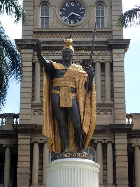 Statua del Re Kamehameha nel centro di Honolulu — Foto Stock