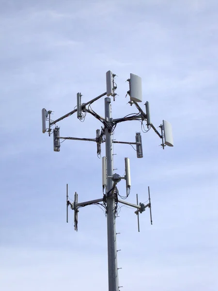 Telefon komórkowy Data wieża komunikacyjna — Zdjęcie stockowe