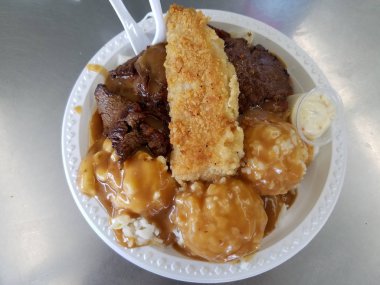 Mix Plate-Barbekü sığır eti, kemiksiz tavuk ve Mahi Mahi