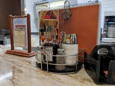 Zippy tezgah üzerinde Condomints