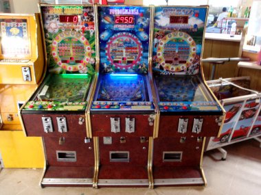 Kosta Rika mağaza üç kumar langırt makineleri