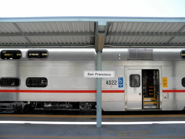 Train parked at San Francisco Station Caltrain station during th — Stock Photo, Image