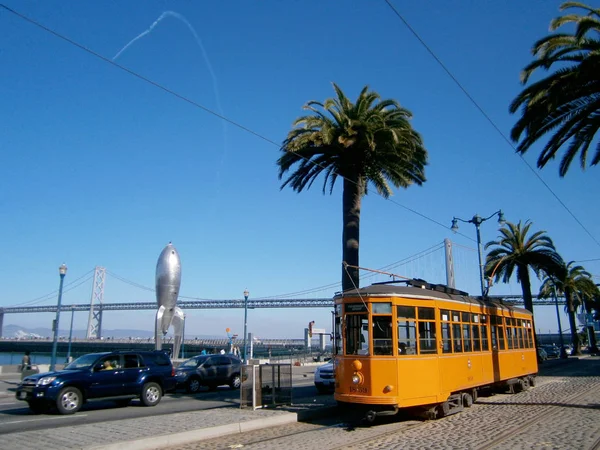 Bonde histórico laranja do F-Line MUNI Train, fro original — Fotografia de Stock