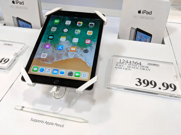 Apple Ipad 128GB Wifi Space Gray 6 Gen dan Pensil untuk dijual — Stok Foto
