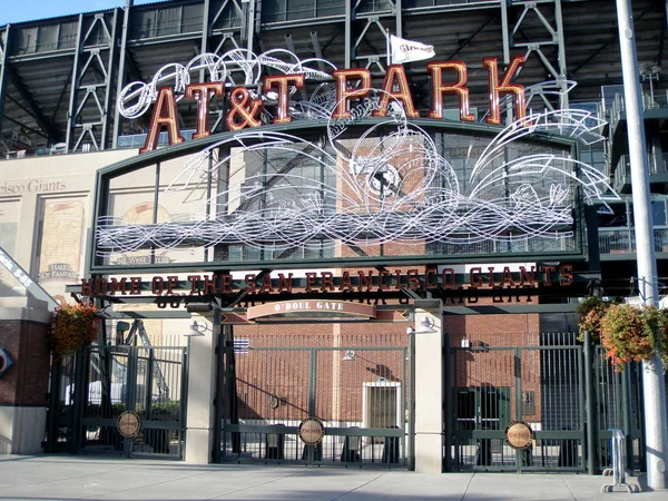 AT&T Park - Home of the Giants - Neon Sign during day — Stock Photo, Image