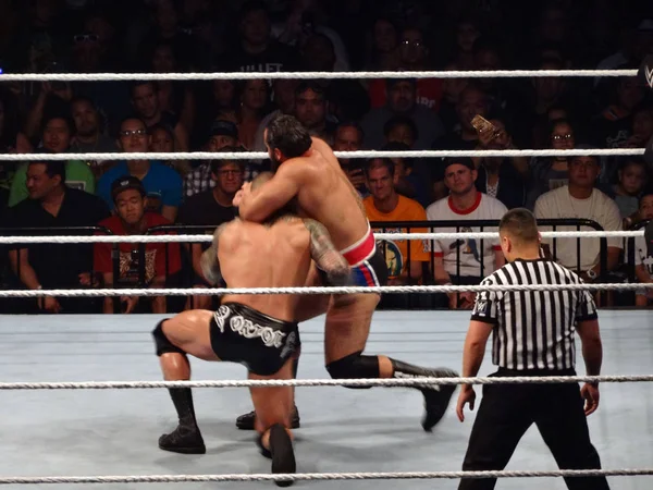 WWE Wrestler Rusev puts wrestler Randy Orton in finisher the Acc — Stock Photo, Image