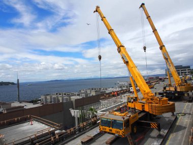 Over Size Load taşınabilir Barnhart Vinçler aşağı yıkmak üzerinde çalışır o