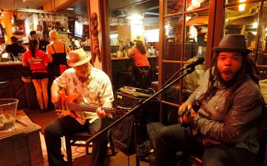 Keith Batlin of Guidance Band singing and jams at Tikis Grill & 