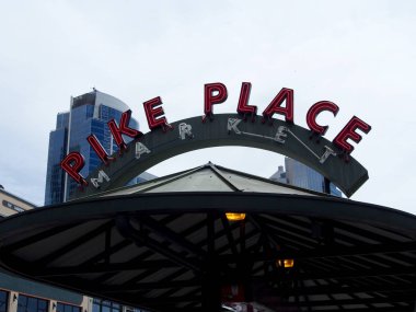 Pike halk pazarına neon işaret koyun