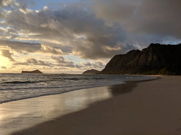 Keresek felé nyúl-sziget és a Rock island Waimanalo Beach — Stock Fotó