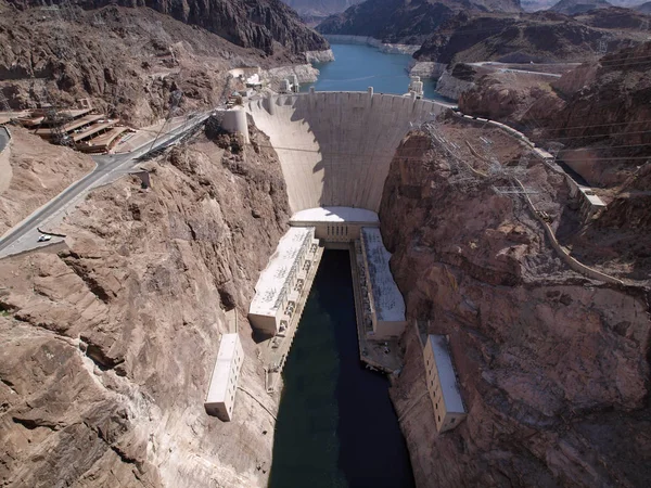 Aerial view of Hoover Dam, Lake Mead, and road leading to dam — Stock Photo, Image