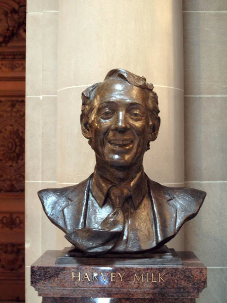 Harvey Milk Statua all'interno del Palazzo del Municipio — Foto Stock