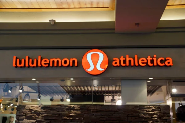 Lululemon αποθηκεύουν εξωτερικό και να υπογράψει στο κέντρο Ala Moana — Φωτογραφία Αρχείου