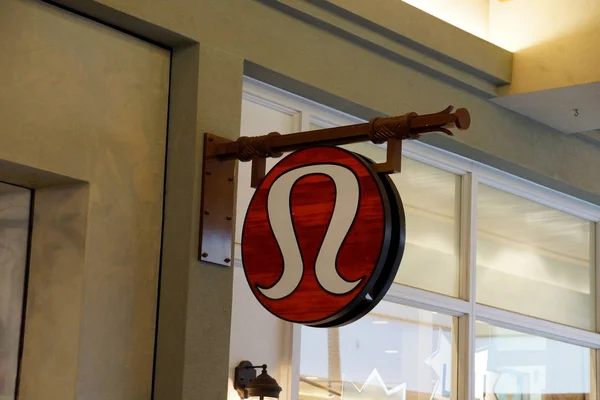 Lululemon ukládat exteriér a podepsat na Ala Moana Center — Stock fotografie