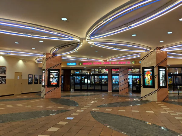 映画館リーガルドールキャナリーImax &Rpx movへの入り口 — ストック写真