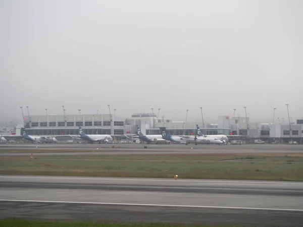 Aeropuerto de Seattle en la niebla — Foto de Stock