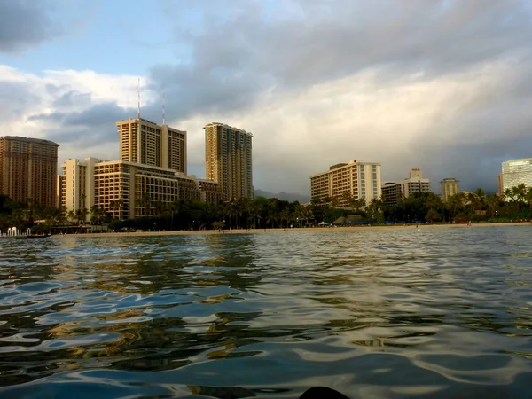 Ilton Hawaiian Village Waikiki Beach Resort, Hale Koa Hotel and — Stock Photo, Image