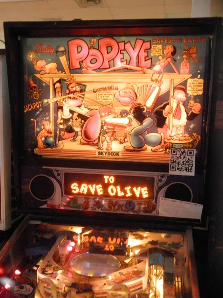 Popeye salva la máquina Pinball de la tierra — Foto de Stock