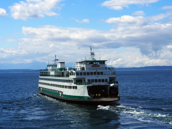 Kaleetan Feribot Puget Sound 'a yelken açtı. — Stok fotoğraf
