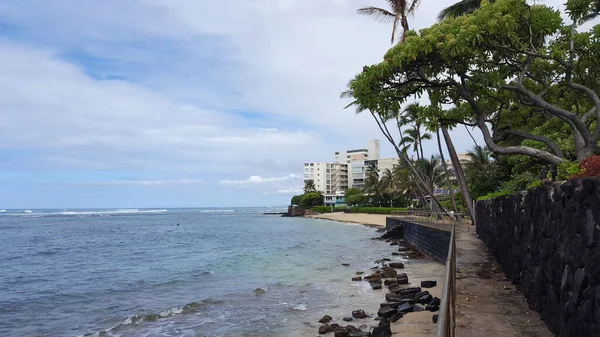 Shoreline Path Makalei Beach Mit Plätschernden Wellen Napakaa Lava Felswand — Stockfoto