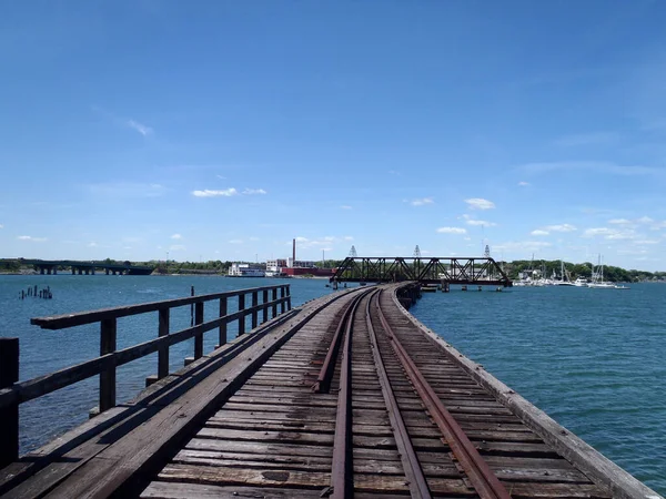 Eisenbahngleise Auf Einer Brücke Über Back Cove Portland Maine Während — Stockfoto