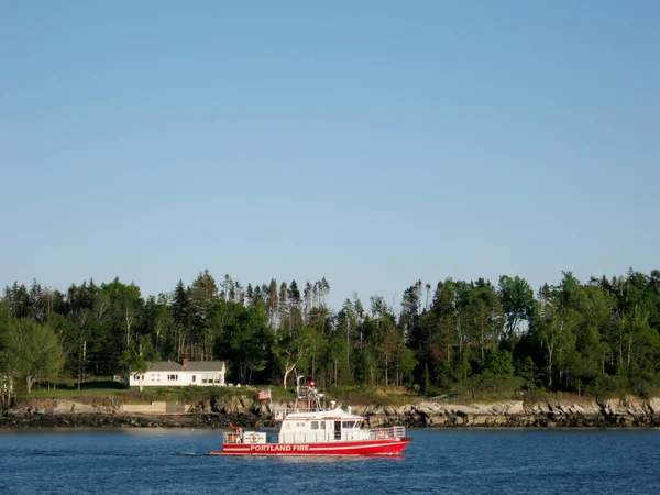 Portland Maine Maj 2011 Portland Fire Boat Seglar Vattnet Förbi — Stockfoto