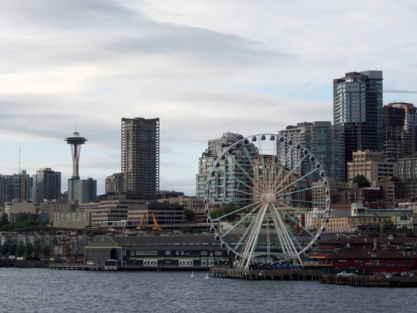 Seattle Şehir Merkezi Washington Abd Mayıs 2019 Ferris Wheel Ile — Stok fotoğraf