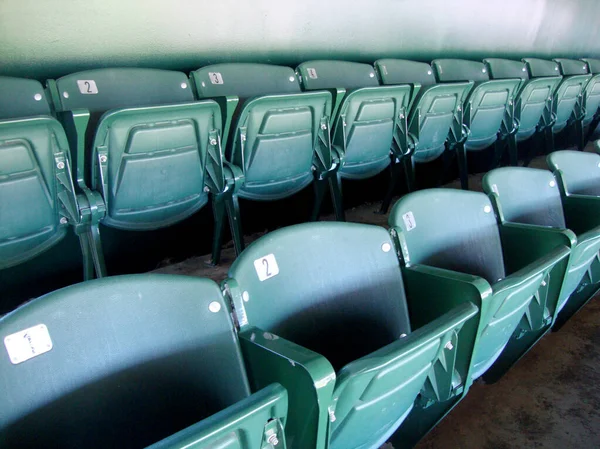 Oakland Juni 2010 Zwei Reihen Nummerierter Grüner Sitze Stadion — Stockfoto