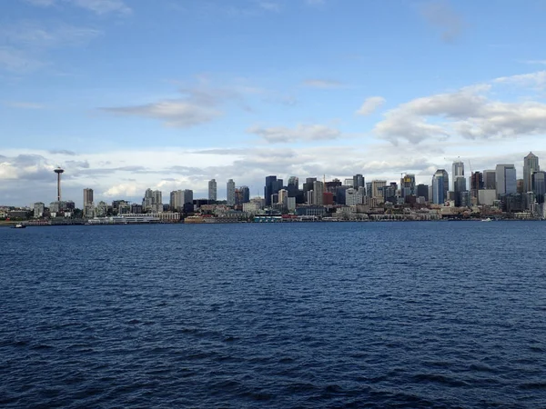 Května 2019 Seattle Pohled Moře Budovy Centru Seattlu Space Needle — Stock fotografie