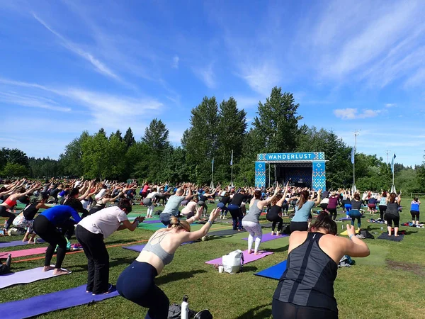 Southeast Redmond Redmond Washington May 2019 Yoga Students Chair Pose — Φωτογραφία Αρχείου