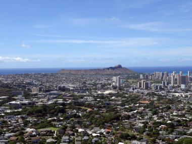 Oahu, Hawaii 'deki Elmaskafa, Kapahulu, Kahala, Pasifik Okyanusu' nun havadan görünüşü. Temmuz 2017.
