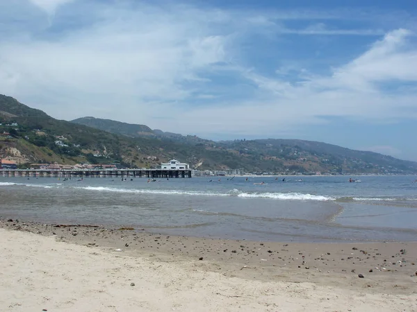 Malibu Lagoon State Beach Malibu Pier People Surfing Ocean — Stock Photo, Image