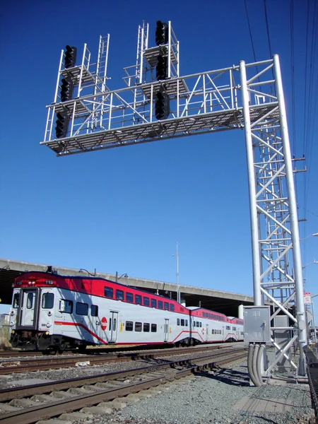 San Francisco July 2010 Caltrain Locomotive Races Rail Crossing Track — Stock Photo, Image