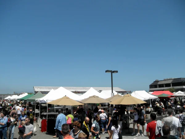 San Francisco Julio 2010 Gente Explora Puestos Farmers Market Ferry —  Fotos de Stock