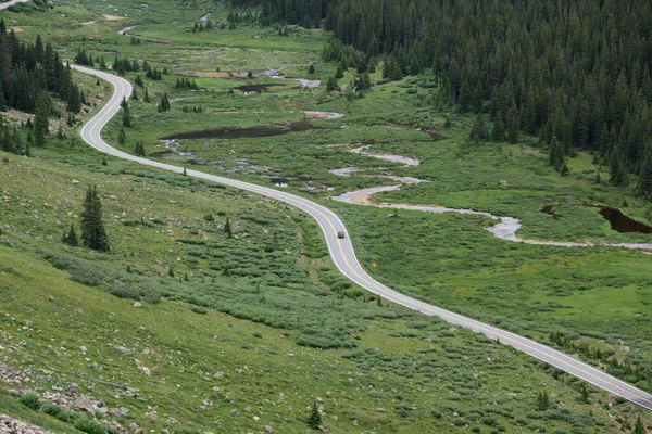 Moial Car Colorado Eyalet Otoyolu Deki Vadiden Geçiyor Bağımsızlık Geçidi — Stok fotoğraf