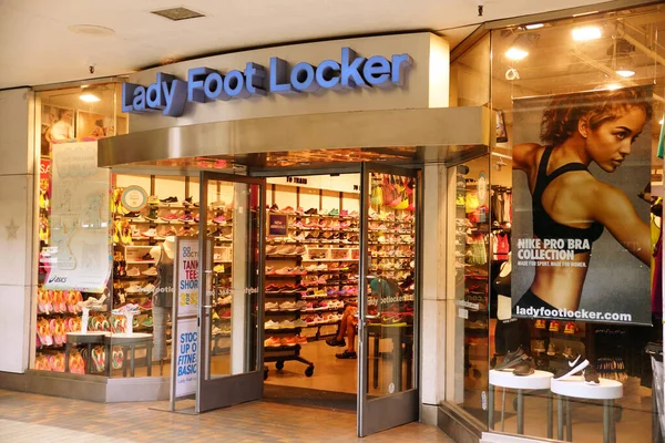 Honolulu Srpna 2014 Lady Foot Locker Store Ala Moana Mall — Stock fotografie