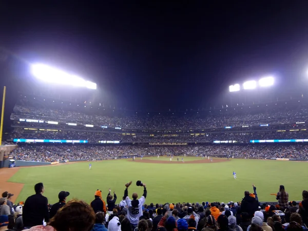 San Francisco August 2011 Fans Cheer Bleachers End Inning Night — Stock Photo, Image