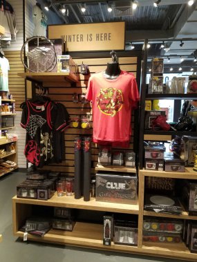 Honolulu - 29 Eylül 2017: Game of Thrones Winter, Ala Moana Alışveriş Merkezi 'ndeki mağazada satılık..