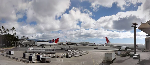 Honolulu Novembro 2011 Hawaiian Airlines Jal Aviões Estacionados Aeroporto Internacional — Fotografia de Stock