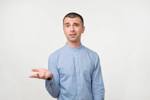 Young Man Blue Shirt Standing Disorientated Bewildered Isolated Gray Wall — Stock Photo, Image