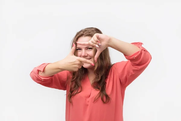 Young Caucasian Female Red Shirt Blogger Plans How Shoot Her — Stock Photo, Image