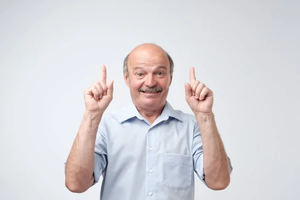 Excited Mature Man Pointing White Background Smiling Senior Male Showing — Stock Photo, Image