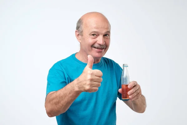 Portrait Healthy Mature Man Drinking Water Glass Bottle Training Indoor — Stock Photo, Image