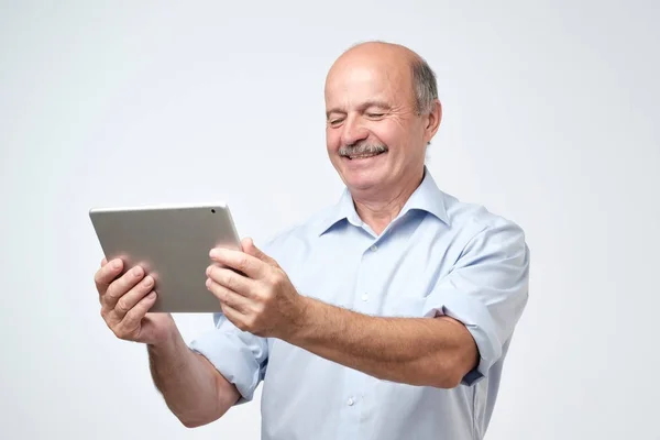 Smiling Mature Male Using Digital Tablet Gray Background Find Needed — Stock Photo, Image