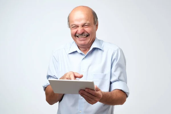 Euphoric Winner Mature Caucasian Man Laughing Tablet Saw Very Funny — Stock Photo, Image