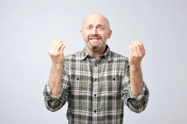 Studio Schot Van Opgewonden Emotive Volwassen Man Trekken Handen Naar — Stockfoto