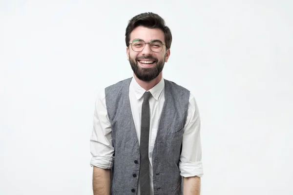 Portrét Pohledný Mladý Hispanmic Muže Smíchem Vestu Bílou Košili Kravatu — Stock fotografie
