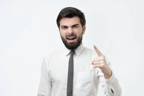 Arga spanska mannen pekar på du bråkar om jobb fråga — Stockfoto